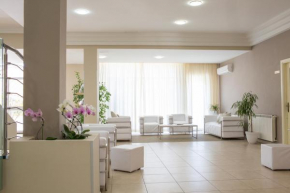  Hotel Holiday  Васто